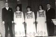 Вокальный квинтет на гастролях в Белоруссии, 1974. Справа – Людмила и Петр Титовы