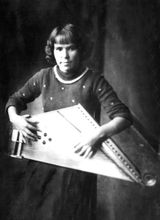 Наталья Кондратьева – кантелистка, певица, танцовщица