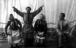 Танец «Старая деревня», 1949 г. Слева направо: Ядвига Страздас, Максим Гаврилов, Тамара Пчелина, Олег Борисенко.